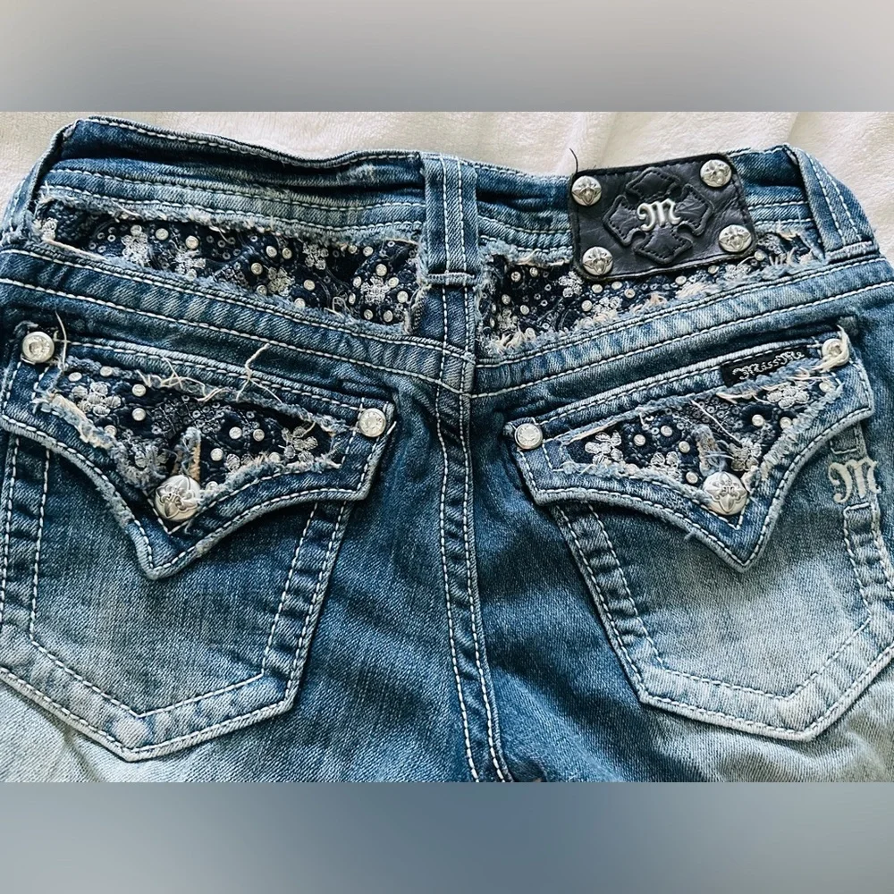 Women's vintage Y2K Miss Me Bootcut Jeans
Cute distressed sequin design - Picture 6 of 12